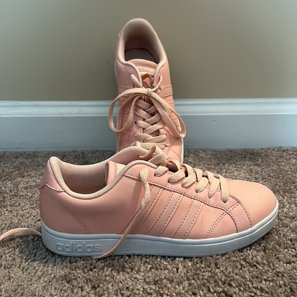 Like new adidas sneaker - Picture 2 of 6